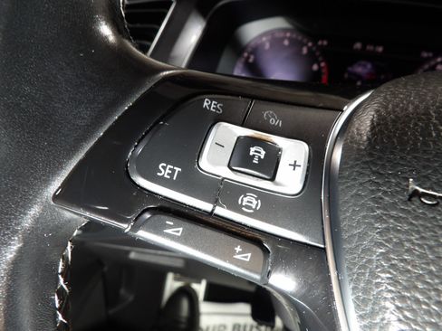 Used 2019 Volkswagen Tiguan SEL R-Line AWD/4WD image 20