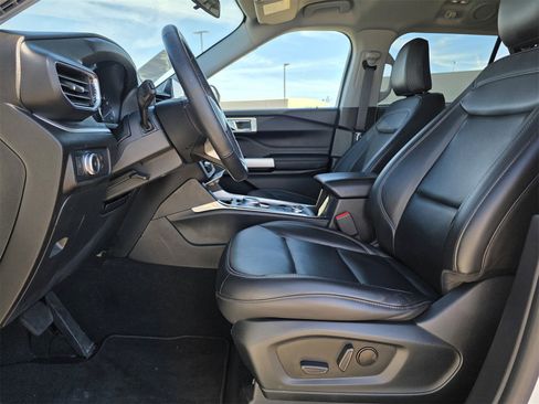 Used 2022 Ford Explorer XLT w/ Equipment Group 202A image 18