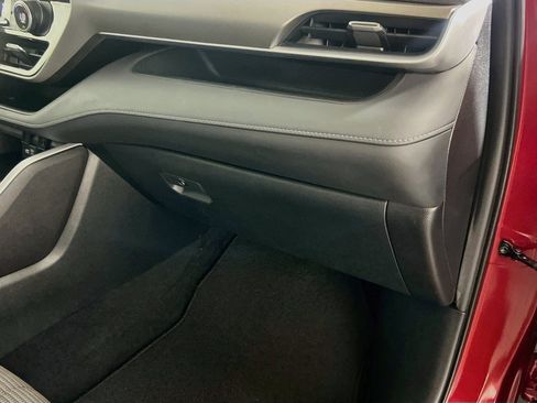 Used 2020 Toyota Highlander LE FWD image 34
