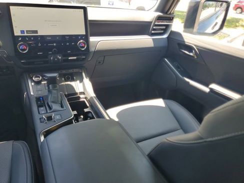 Used 2025 Lexus GX 550 w/ Accessory Package (Z1) AWD/4WD image 15