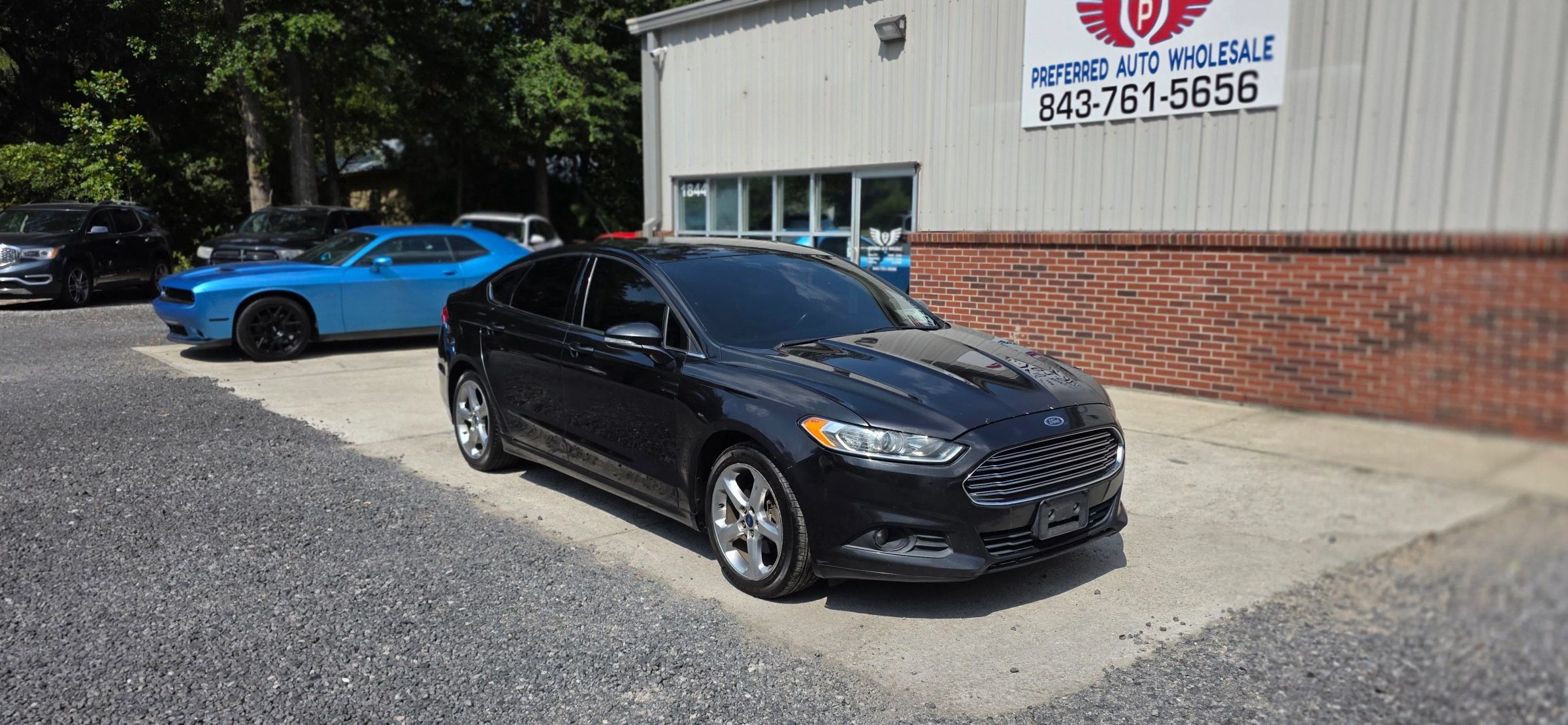 Used 2015 Ford Fusion SE FWD image 2