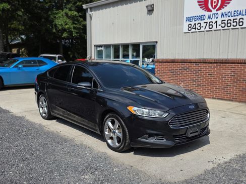 Used 2015 Ford Fusion SE FWD image 2