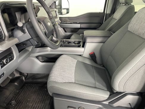 New 2026 Ford F250 XLT w/ XLT Premium Package AWD/4WD image 2