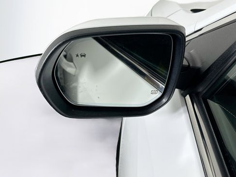 Used 2025 Buick Enclave Preferred image 16