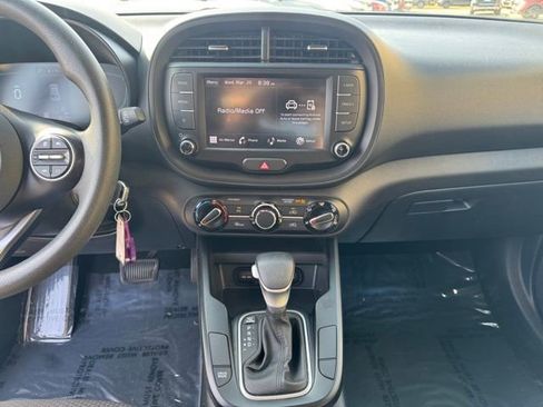 Certified 2023 Kia Soul LX w/ LX Technology Package FWD image 18