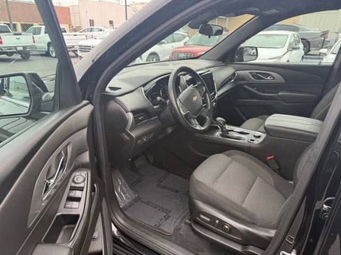 Used 2023 Chevrolet Traverse LT image 9