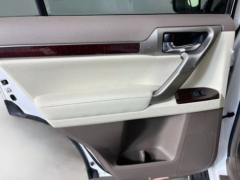Used 2019 Lexus GX 460 Premium w/ Premium Package AWD/4WD image 31