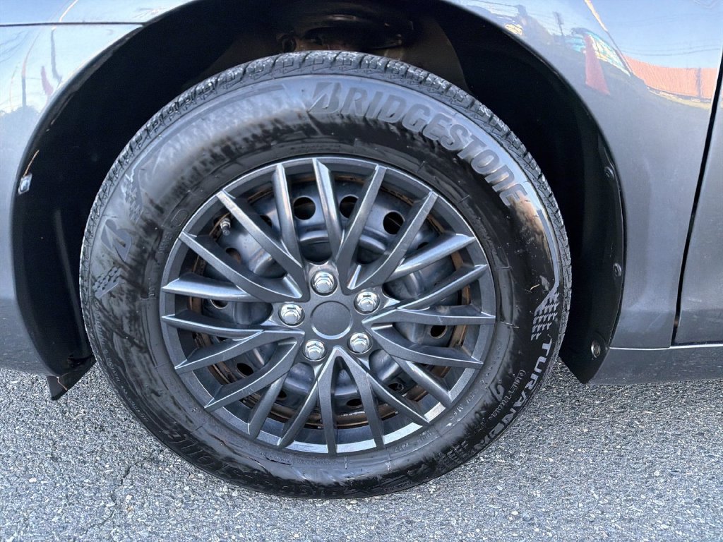 Used 2011 Toyota Camry LE FWD image 16