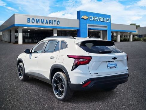 New 2026 Chevrolet Trax LT w/ Driver Confidence Package FWD image 3