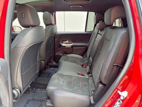 Used 2022 Mercedes-Benz GLB 250 w/ AMG Line image 44