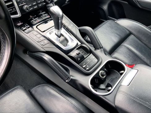 Used 2018 Porsche Cayenne Platinum Edition image 15