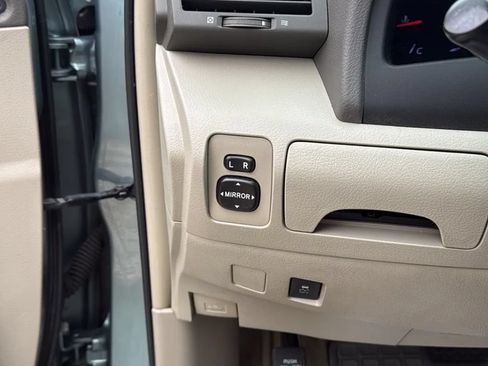Used 2010 Toyota Camry LE FWD image 13