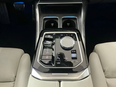 Certified 2025 BMW 760i xDrive w/ Luxury Rear Seating Package AWD/4WD image 12