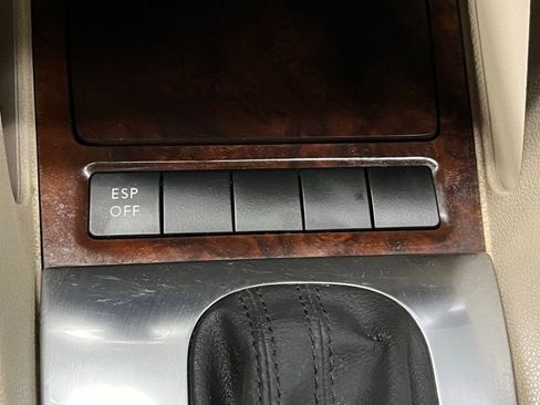 Used 2009 Volkswagen Eos Lux FWD image 11