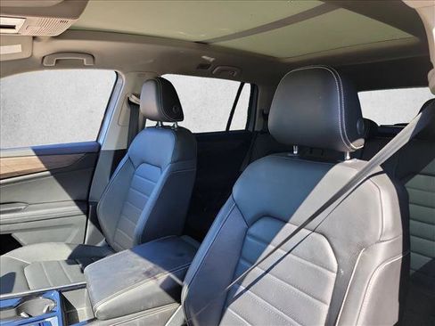 Used 2024 Volkswagen Atlas SEL AWD/4WD image 10