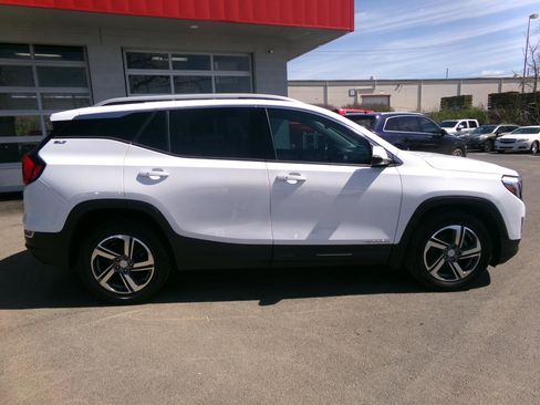 Used 2019 GMC Terrain SLT w/ Preferred Package image 2