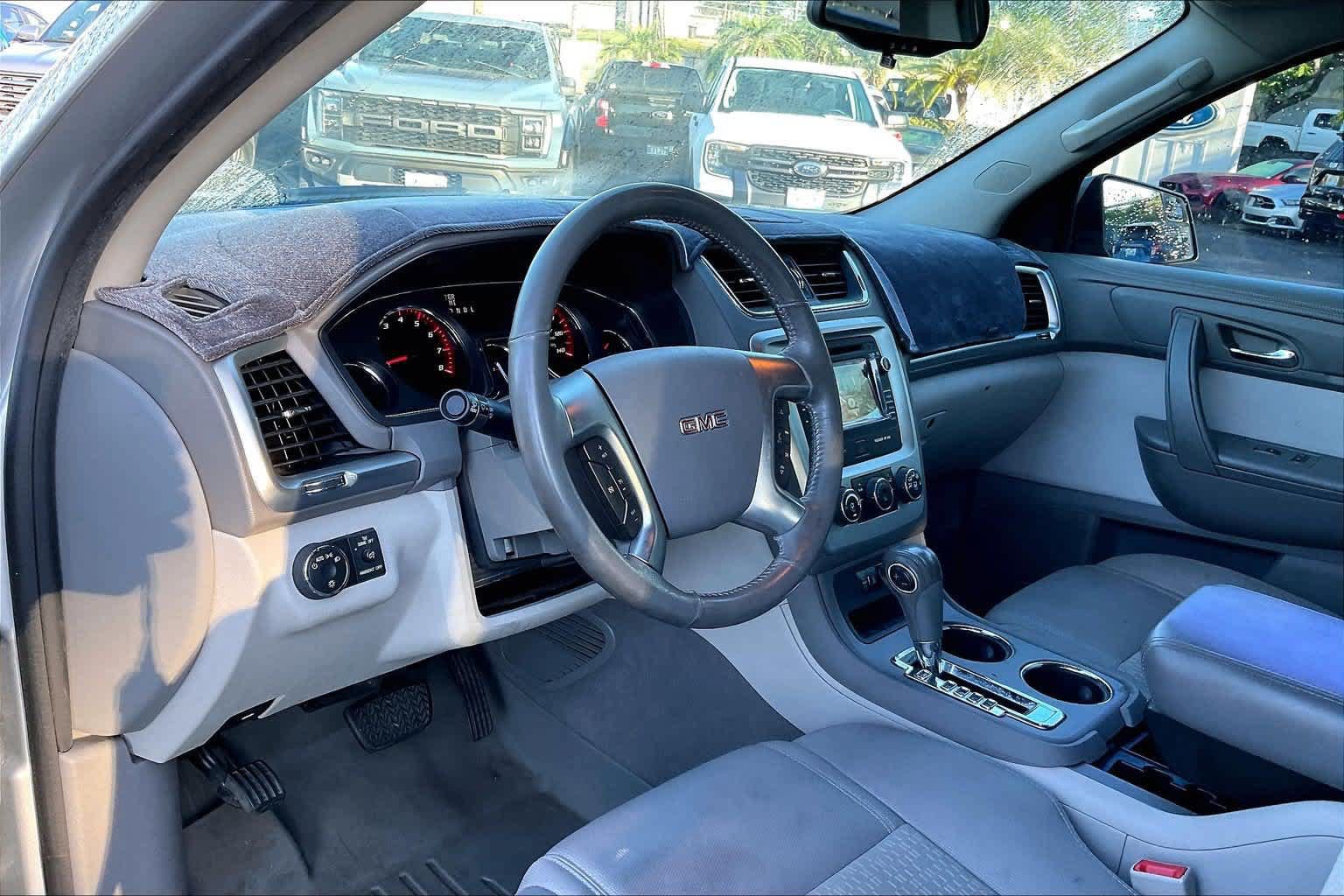 Used 2013 GMC Acadia SLE FWD image 2