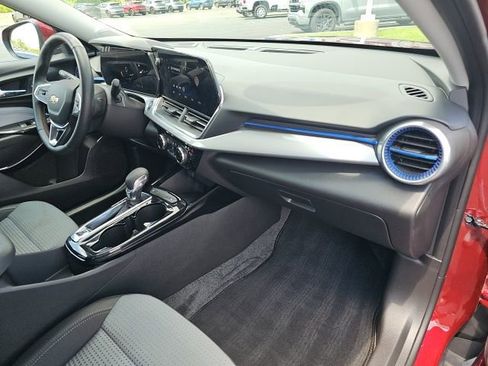 Used 2024 Chevrolet Trax LT w/ LT Convenience Package image 32