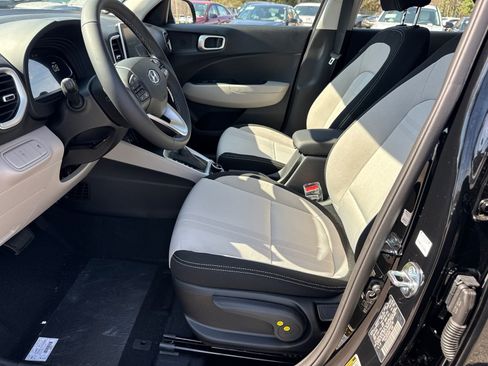 New 2026 Hyundai Venue SEL image 9