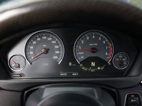 Used 2015 BMW M4 Convertible image 34