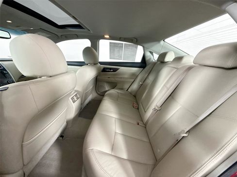 Used 2013 Nissan Altima 3.5 SL w/ Technology Pkg image 31