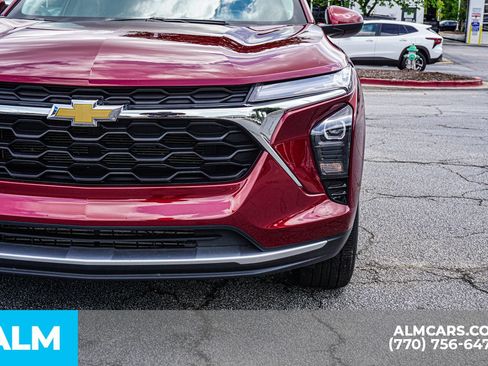 Used 2025 Chevrolet Trax LT w/ LT Convenience Package FWD image 19