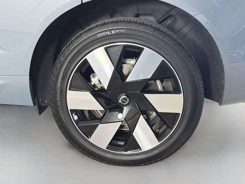 Certified 2023 Volvo XC60 T8 Plus AWD/4WD image 32