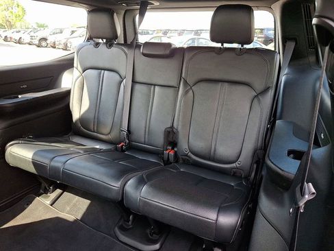 Certified 2024 Jeep Wagoneer Series II AWD/4WD image 10