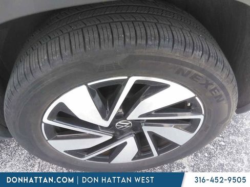 Used 2024 Volkswagen Atlas SE AWD/4WD image 8