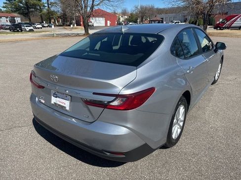 Used 2025 Toyota Camry LE image 5