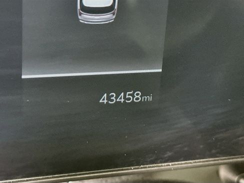 Used 2025 Kia Carnival FWD image 19