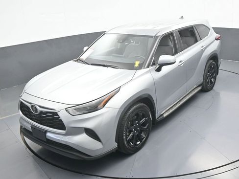 Used 2022 Toyota Highlander L image 47