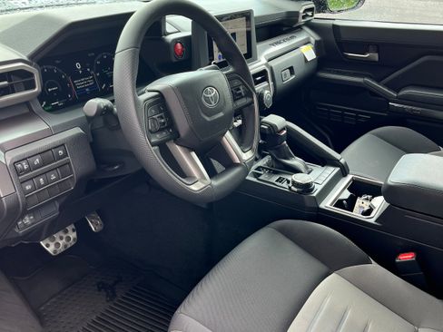 Used 2025 Toyota Tacoma TRD Sport image 4