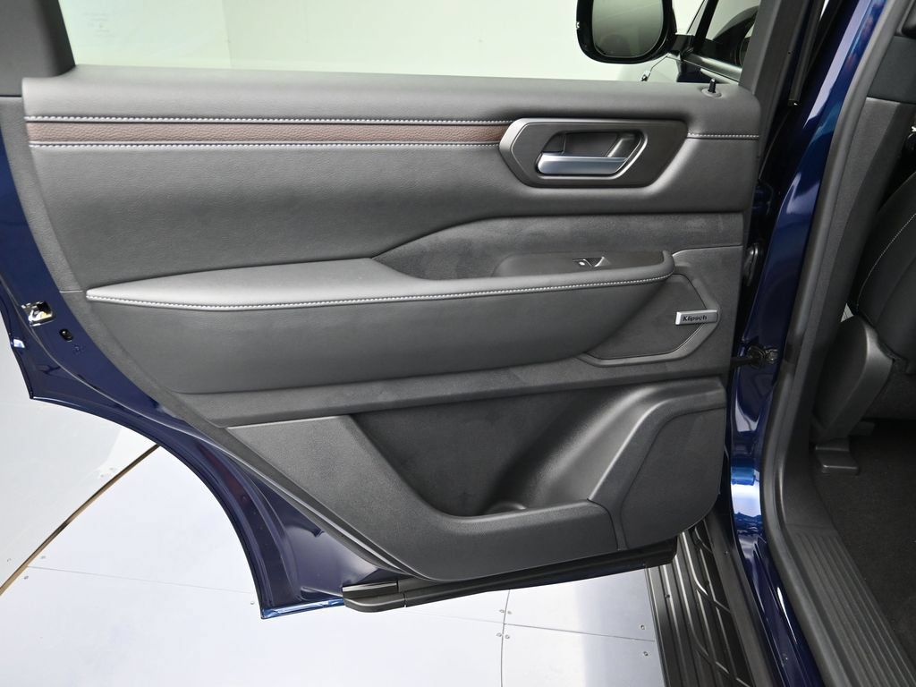 New 2025 Nissan Armada SL w/ Captain's Chari Seat Package RWD image 21