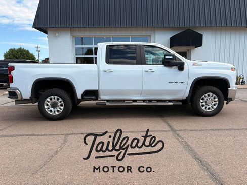 Used 2023 Chevrolet Silverado 2500 LT w/ Convenience Package AWD/4WD image 1