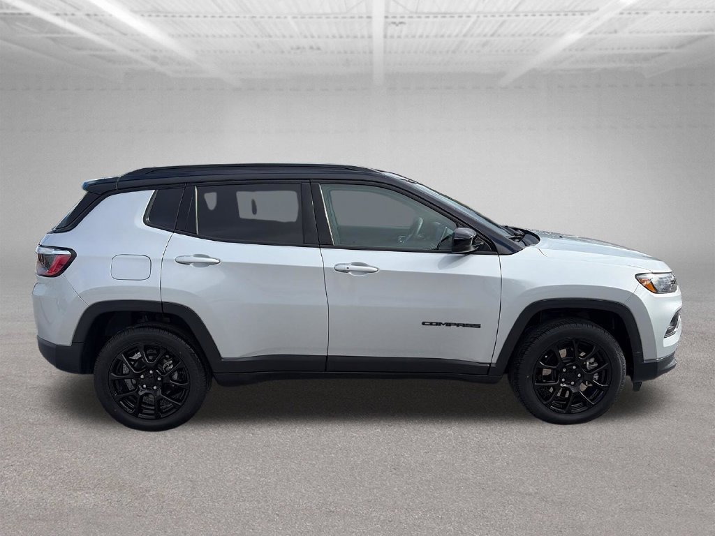 Used 2024 Jeep Compass Latitude w/ Convenience Group AWD/4WD image 7