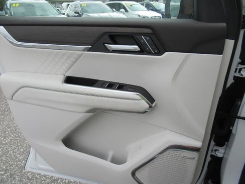 Used 2024 GMC Acadia Denali w/ Super Cruise Package image 17