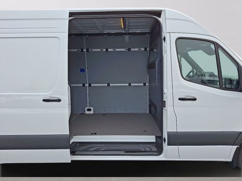 Used 2024 Mercedes-Benz Sprinter 3500 image 7
