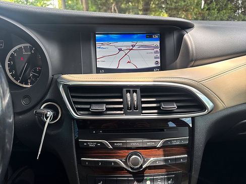 Used 2017 INFINITI QX30 Premium w/ Navigation Package AWD/4WD image 17