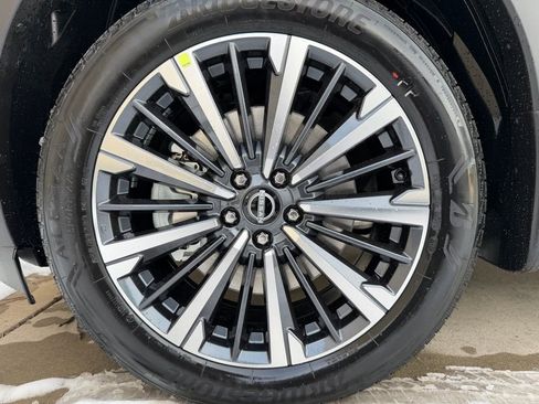 New 2026 Nissan Pathfinder Platinum image 32