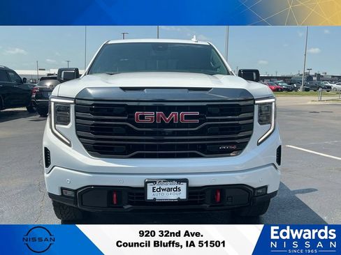 Used 2023 GMC Sierra 1500 AT4 w/ AT4 Preferred Package AWD/4WD image 3