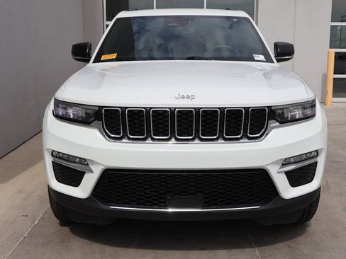 Used 2023 Jeep Grand Cherokee Limited w/ Trailer Tow Prep Group (B) AWD/4WD image 5