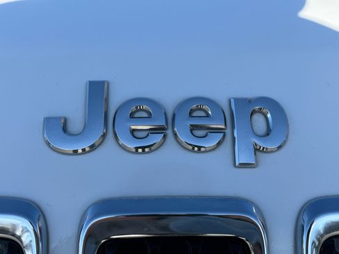 Used 2020 Jeep Cherokee Latitude Lux w/ Quick Order Package 26H Lux image 28