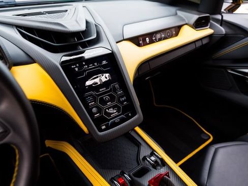 Used 2025 Lamborghini Revuelto AWD/4WD image 34