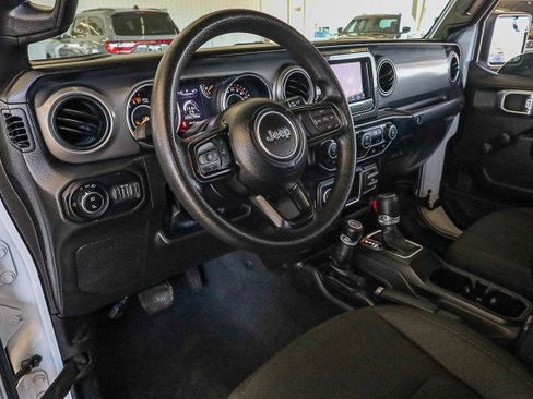 Used 2022 Jeep Gladiator Sport image 11