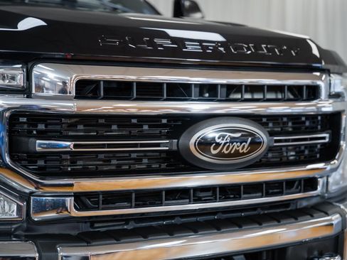 Certified 2022 Ford F250 Lariat w/ Lariat Value Package AWD/4WD image 10