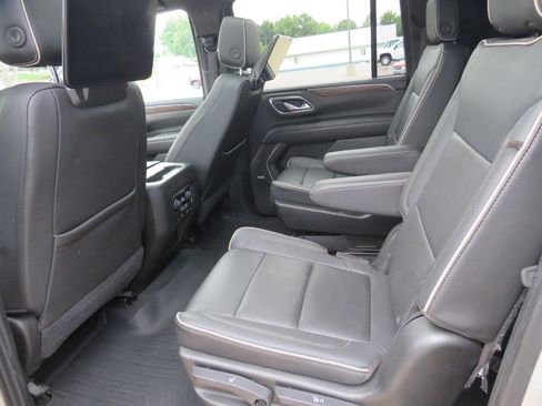 Used 2021 Chevrolet Suburban Premier w/ Premium Package AWD/4WD image 10