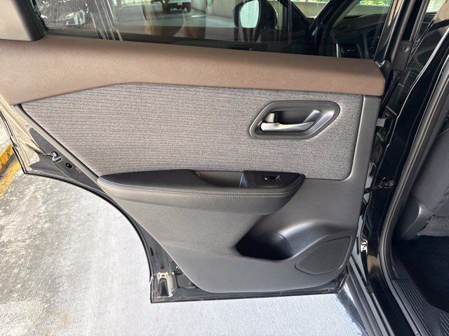 Used 2021 Nissan Rogue SV FWD image 13