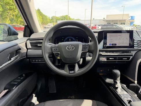 Used 2025 Toyota Camry LE image 21