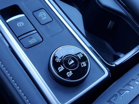 New 2026 Nissan Pathfinder SV image 30